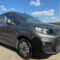 AIRCO, AIRBAGS, APPLE CARPLAY, AUX, CRUISE CONTROL, ECO-START/STOP, HANDENVRIJ BELLEN, 8' TOUCHSCREEN NAVI, PARKEERSENSOREN ACHTERAAN, TUSSENWAND OPENKLAPBAAR, TREKHAAK