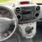 AIRCO, AIRBAGS, CRUISE CONTROL, AUX-AANSLUITING, HANDENVRIJ BELLEN, DAKVENTILATOR, AFGEWERKTE LAADRUIMTE, TUSSENWAND MET RAAM, PARKEERSENSOREN ACHTER, ZEER GOEDE BANDEN