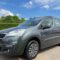 AIRCO, AIRBAGS VOORAAN + ZIJDELINGS, CRUISE CONTROL, TOUCHSCREEN NAVIGATIE, PARKEERSENSOREN VOOR & ACHTERAAN MET WEERGAVE OP SCHERM, LED-DAGRIJLICHTEN, REGENSENSOR, AUX, RAMEN RONDOM, HANDENVRIJ BELLEN, ACHTERUITRIJCAMERA, TREKHAAK